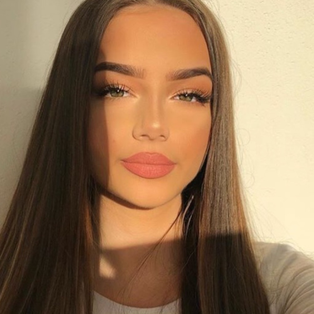 Meet your Posher, Clarissa